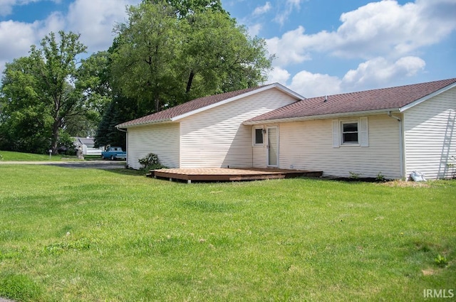 1105 W Tilmor Dr, Muncie, IN 47303 - rear view of property with a wooden deck and a yard