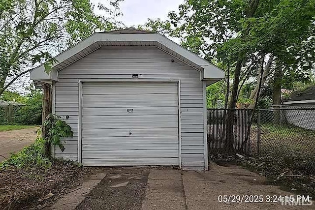 121 Altgeld St, South Bend, IN 46614 - view of detached garage