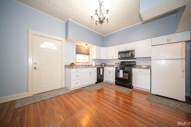 819 Spring St, New Castle, IN 47362 - kitchen featuring black appliances, a chandelier, white cabinetry, ornamental molding, and wood finished floors