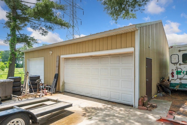 4618 Kekionga Dr, Fort Wayne, IN 46809 - view of detached garage