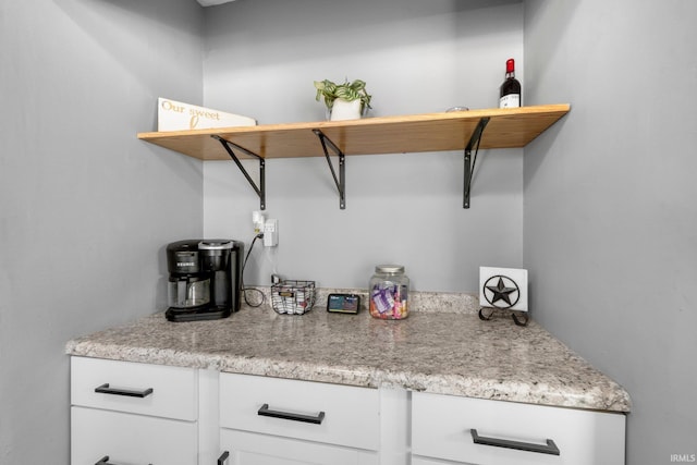 4618 Kekionga Dr, Fort Wayne, IN 46809 - view of bar