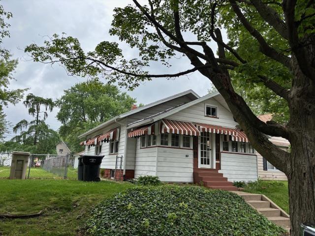 1515 E Donald St, South Bend, IN 46613 - bungalow with entry steps
