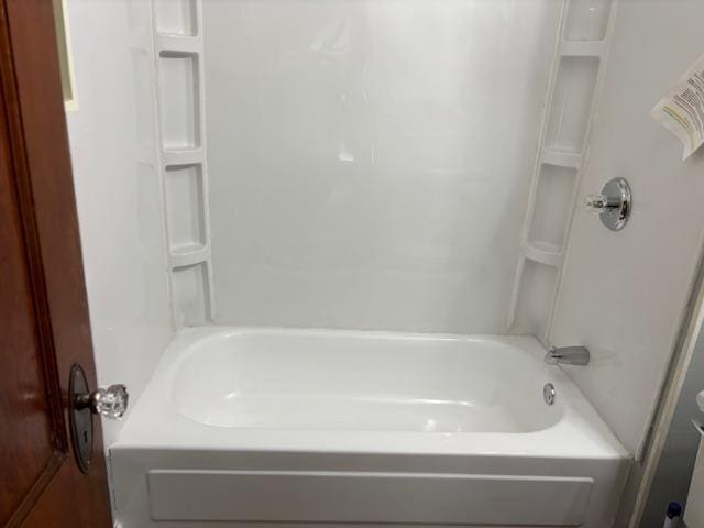 1515 E Donald St, South Bend, IN 46613 - full bath featuring bathtub / shower combination
