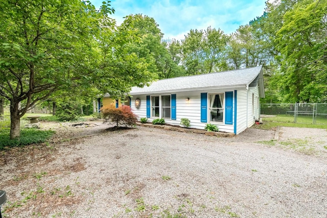 5889 E 46th Rd, Bloomington, IN 47408 - view of front of home with gravel driveway