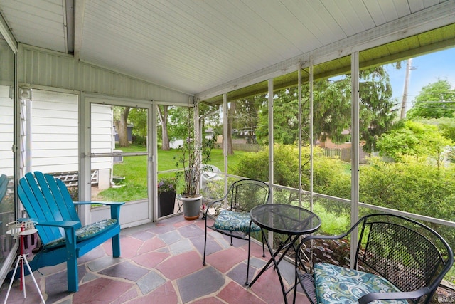 4112 Hiawatha Blvd, Fort Wayne, IN 46809 - sunroom / solarium with vaulted ceiling