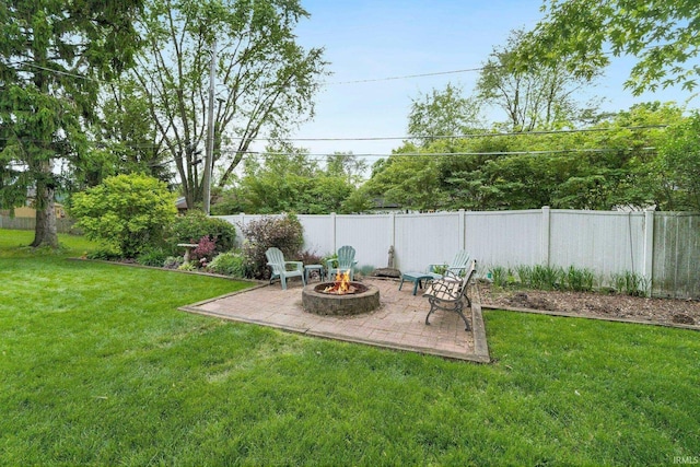 4112 Hiawatha Blvd, Fort Wayne, IN 46809 - view of yard featuring an outdoor fire pit and a patio