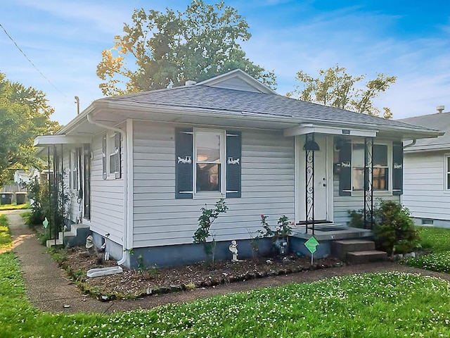 2550 N Kentucky Ave, Evansville, IN 47711 - bungalow-style house with a shingled roof