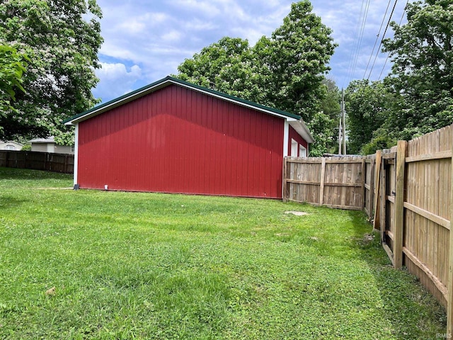 202 E Vine St, Mitchell, IN 47446 - view of yard with an outbuilding