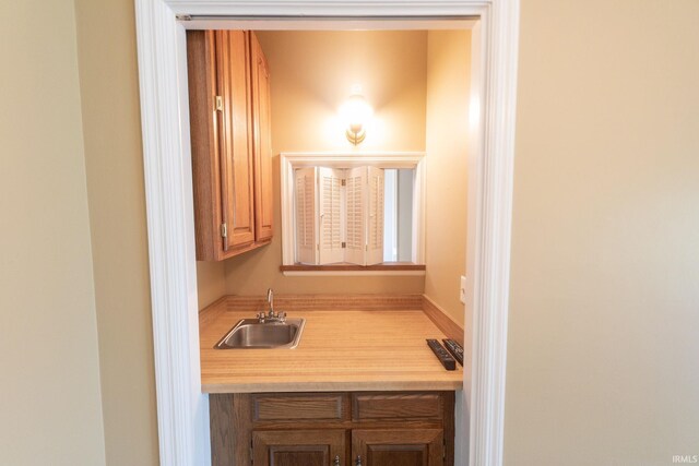 604 W Soutar Dr, Bloomington, IN 47403 - view of indoor wet bar