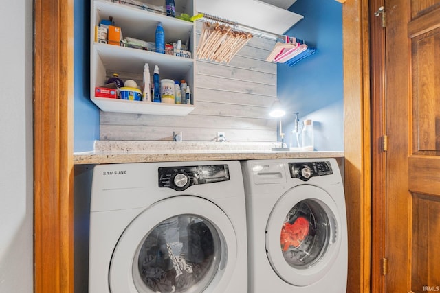 15025 Water Oak Pl, Huntertown, IN 46748 - laundry area with washing machine and dryer