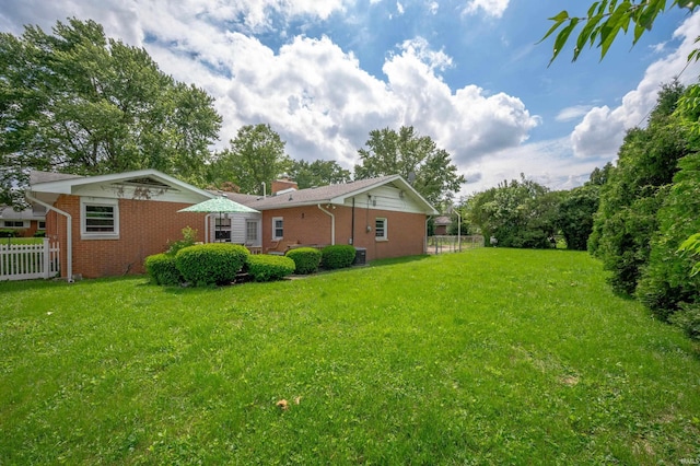 3106 W Brook Dr, Muncie, IN 47304 - view of yard