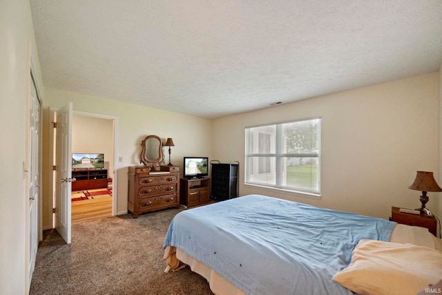 511 Westview Cir, West Lafayette, IN 47906 - bedroom featuring carpet and a textured ceiling