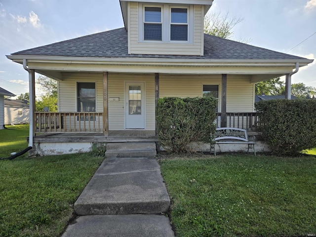 900 S 28th St, Lafayette, IN 47904 - bungalow-style house featuring covered porch, a shingled roof, and a front yard