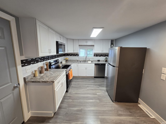 900 S 28th St, Lafayette, IN 47904 - kitchen with stainless steel appliances, a sink, tasteful backsplash, and white cabinets