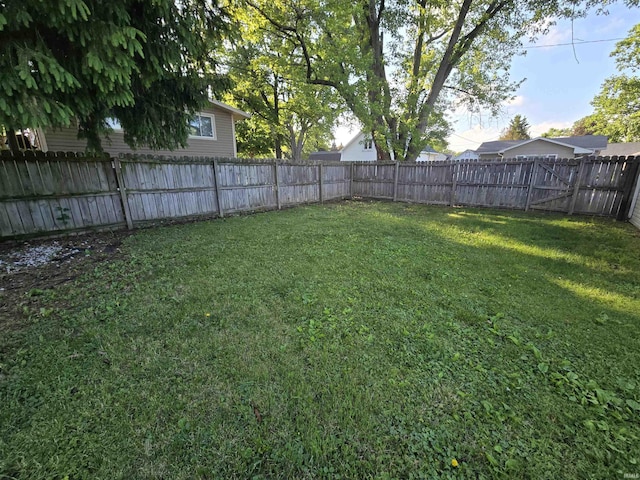 900 S 28th St, Lafayette, IN 47904 - view of yard