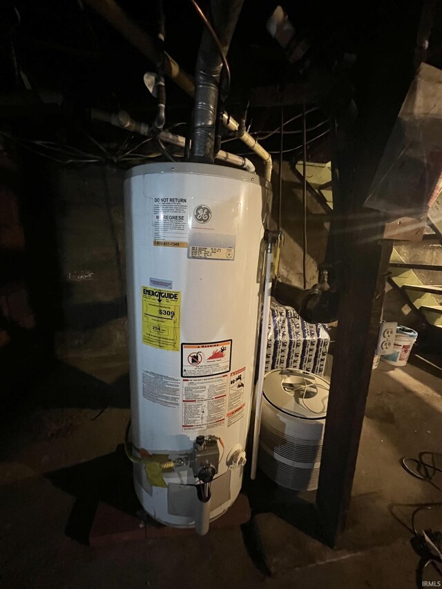 400 Burlington Ave, Logansport, IN 46947 - utilities featuring water heater