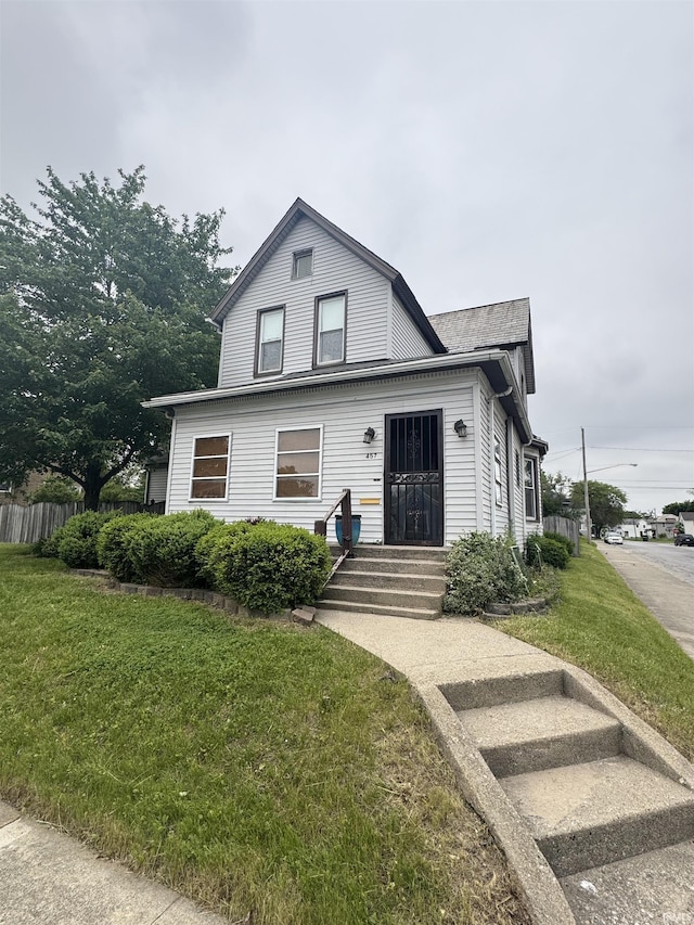 457 E Leith St, Fort Wayne, IN 46806 - view of front of house featuring a front yard