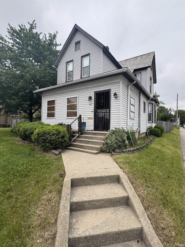 457 E Leith St, Fort Wayne, IN 46806 - view of front of house featuring a front yard