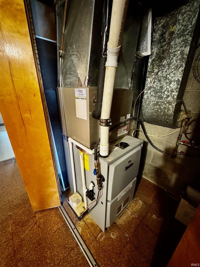 2940 19th St, Columbus, IN 47201 - utilities featuring heating unit