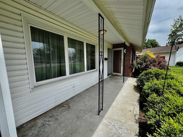 2940 19th St, Columbus, IN 47201 - view of covered porch