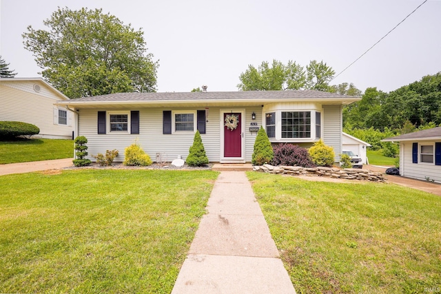 113 W Berkeley Ave, Evansville, IN 47710 - view of front facade with a front lawn