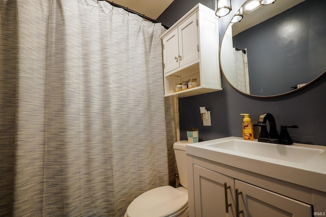 113 W Berkeley Ave, Evansville, IN 47710 - full bathroom featuring toilet, vanity, and a shower with curtain