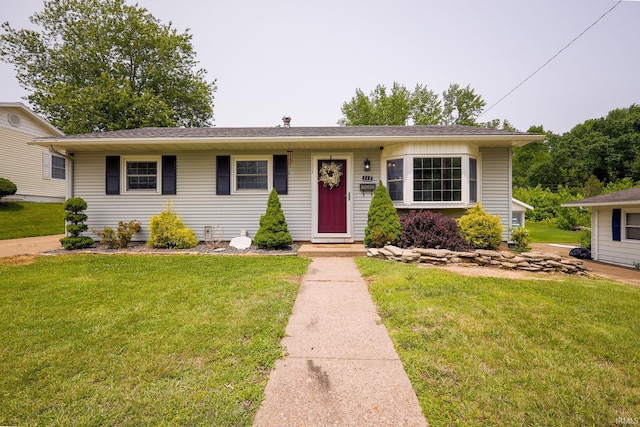113 W Berkeley Ave, Evansville, IN 47710 - view of front of home with a front yard