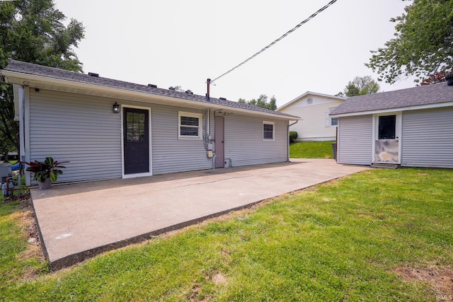 113 W Berkeley Ave, Evansville, IN 47710 - back of property featuring a patio and a yard