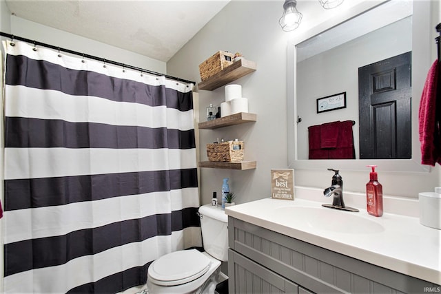 907 Eagle Blvd, Bristol, IN 46507 - full bathroom with toilet, vanity, and a shower with curtain