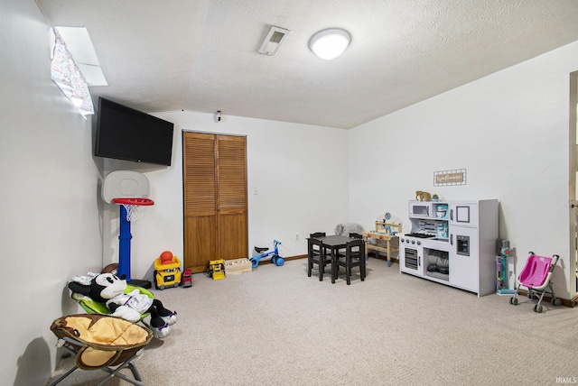907 Eagle Blvd, Bristol, IN 46507 - playroom with carpet floors, vaulted ceiling, and baseboards