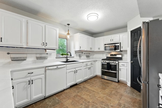 2906 Easton Ridge Pl, Fort Wayne, IN 46818 - kitchen featuring appliances with stainless steel finishes, a sink, backsplash, white cabinetry, and a textured ceiling