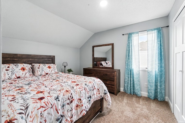 2906 Easton Ridge Pl, Fort Wayne, IN 46818 - carpeted bedroom with lofted ceiling and baseboards