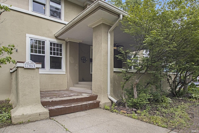 706 Park Ave, South Bend, IN 46616 - doorway to property with stucco siding