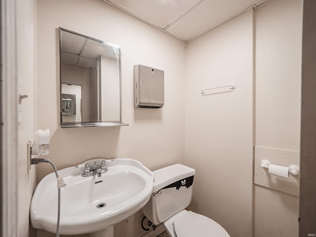 11219 Denzer Rd, Evansville, IN 47712 - bathroom with a sink and toilet