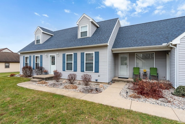 300 S Heritage Dr, Delphi, IN 46923 - new england style home featuring a front lawn and roof with shingles