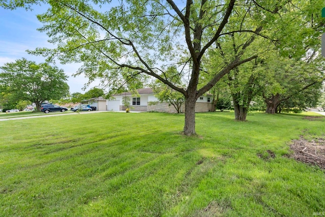 2604 Bellevue Dr, Fort Wayne, IN 46825 - view of green lawn featuring a garage