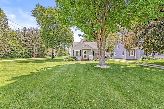 542 E Michigan St, New Carlisle, IN 46552 - view of green lawn