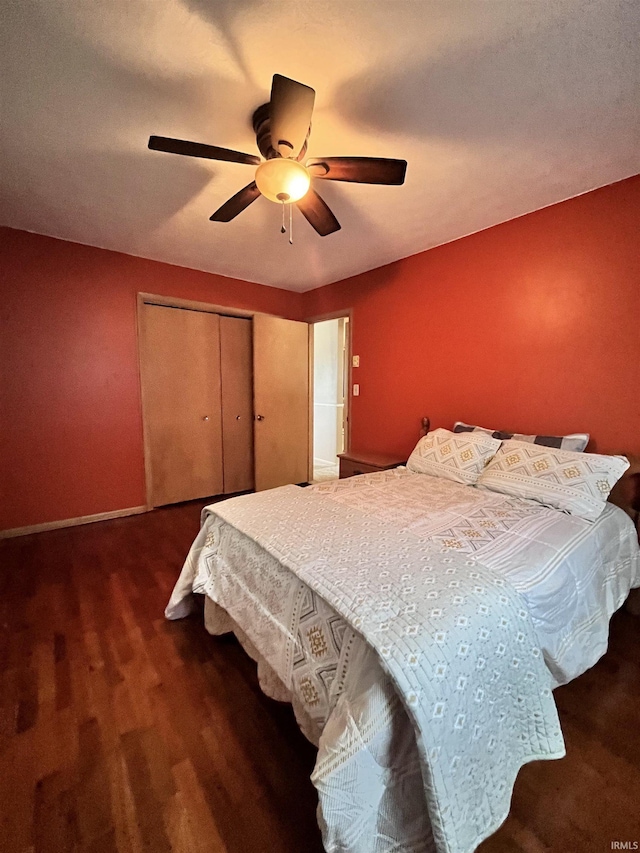 503 Laura Ln, Sweetser, IN 46987 - bedroom featuring wood finished floors, a closet, a ceiling fan, and baseboards