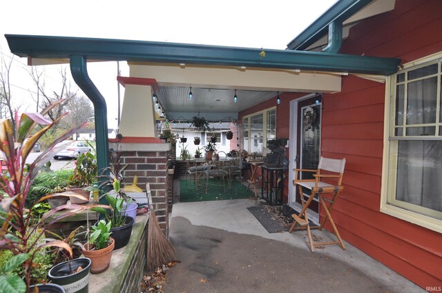 1502 S College Ave, Bloomington, IN 47403 - view of covered porch