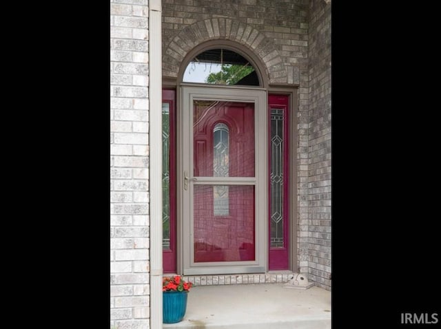 5003 N Chatham Dr, Bloomington, IN 47404 - property entrance featuring brick siding