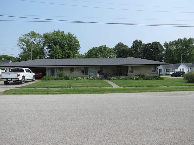 801 E Sycamore St, Petersburg, IN 47567 - ranch-style home with driveway and a front yard