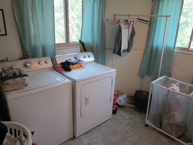 801 E Sycamore St, Petersburg, IN 47567 - laundry room with washer and dryer