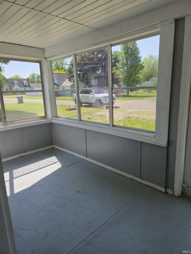 150 W Lake St, Laketon, IN 46943 - unfurnished sunroom featuring plenty of natural light