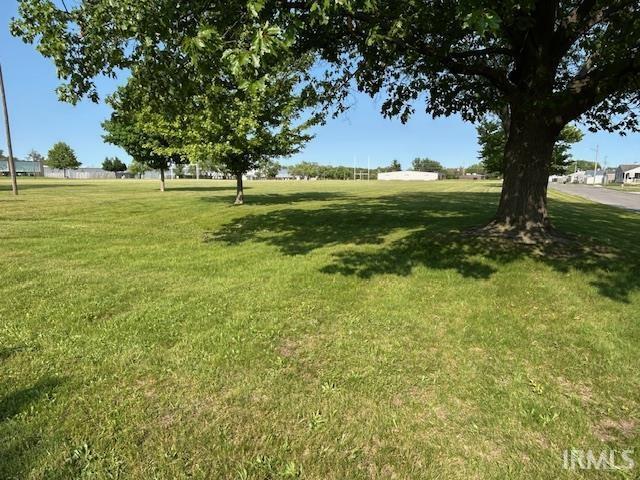 1612 N Wellington St, South Bend, IN 46628 - view of green lawn