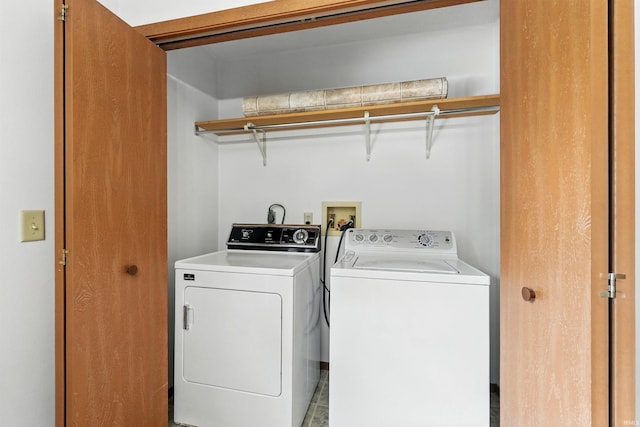 301 W Jefferson St, Columbia City, IN 46725 - laundry area with washer and dryer