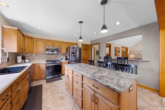 6811 Bittersweet Dells Ct, Fort Wayne, IN 46814 - kitchen featuring stainless steel appliances, a sink, a kitchen island, tasteful backsplash, and hanging light fixtures