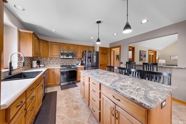 6811 Bittersweet Dells Ct, Fort Wayne, IN 46814 - kitchen featuring stainless steel appliances, a sink, a kitchen island, decorative backsplash, and decorative light fixtures
