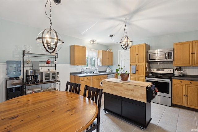 12678 Pat Ln, Granger, IN 46530 - kitchen featuring stainless steel appliances, a chandelier, a sink, backsplash, and light tile patterned floors