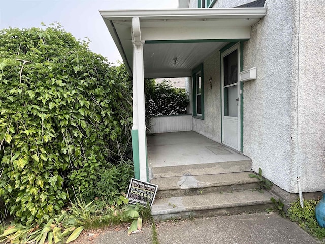 617 S Main St, Goshen, IN 46526 - view of covered porch