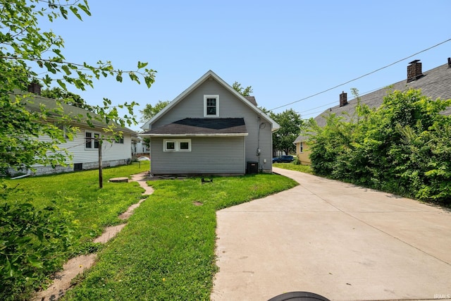1706 Pierce St, Lafayette, IN 47905 - back of property featuring a yard